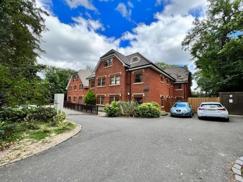 View Full Details for Flat 11 Chobham Court, 136 Upper Chobham Road