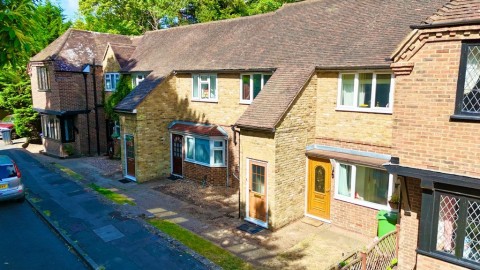 View Full Details for Hall Close ,Surrey GU15 2EB
