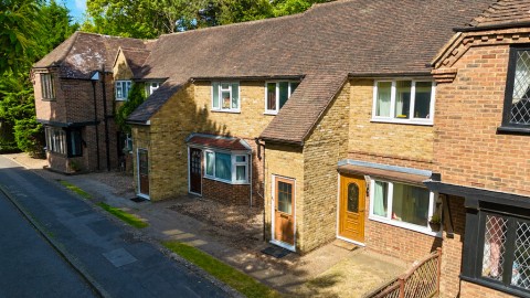 View Full Details for Hall Close ,Surrey GU15 2EB