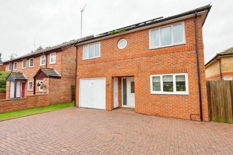 View Full Details for Droitwich Close, Bracknell