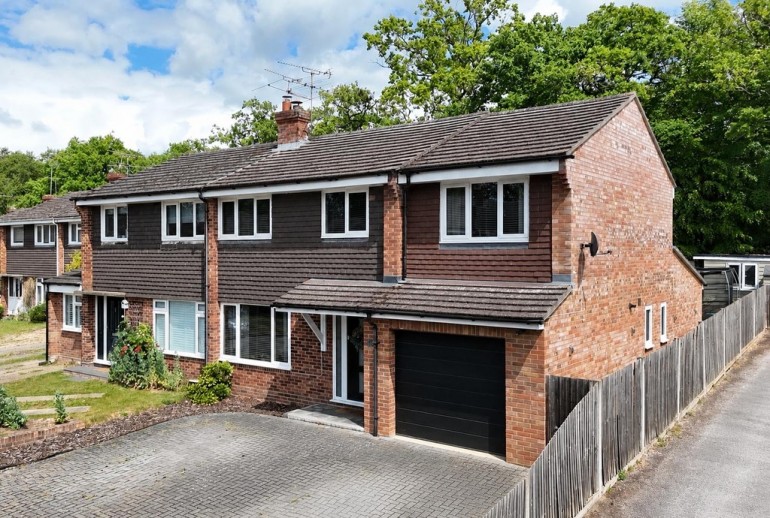Grayswood Drive, Mytchett, Camberley