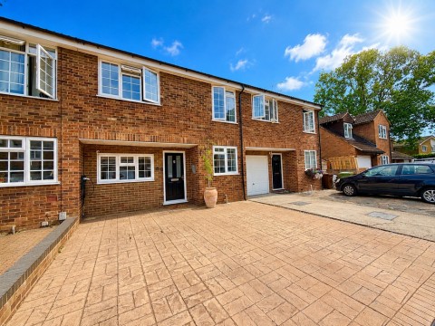 View Full Details for Cotswold Close, Farnborough
